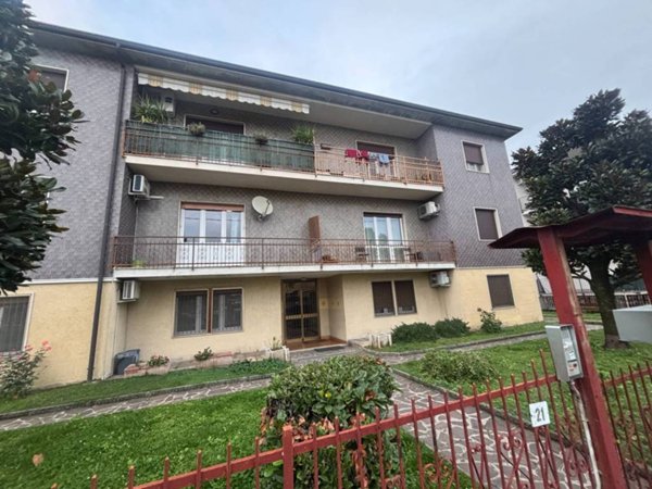 appartamento in vendita a Romano di Lombardia in zona Albarotto