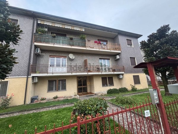 appartamento in vendita a Romano di Lombardia in zona Albarotto