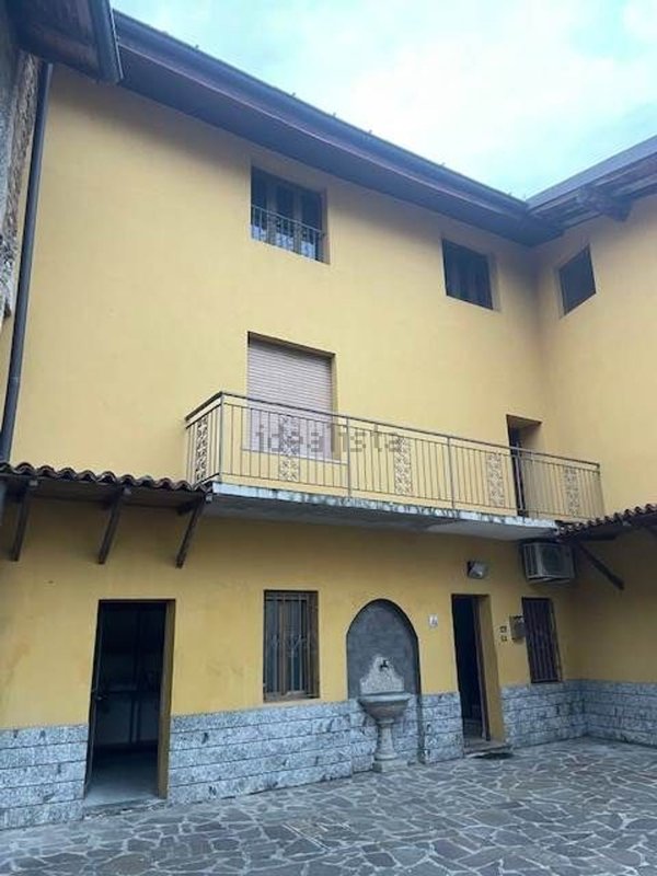 casa indipendente in vendita a Romano di Lombardia