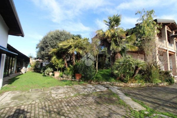casa indipendente in vendita a Romano di Lombardia