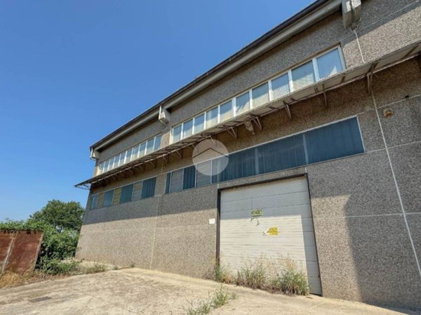 locale commerciale in vendita a Romano di Lombardia