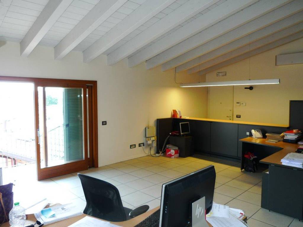 ufficio in vendita a Romano di Lombardia