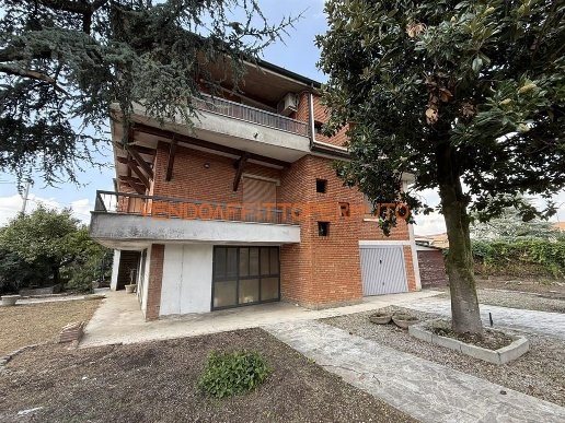 casa indipendente in vendita a Romano di Lombardia