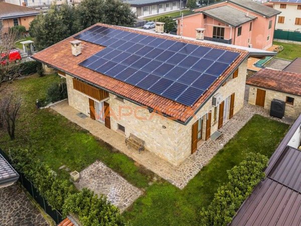 casa indipendente in vendita a Romano di Lombardia