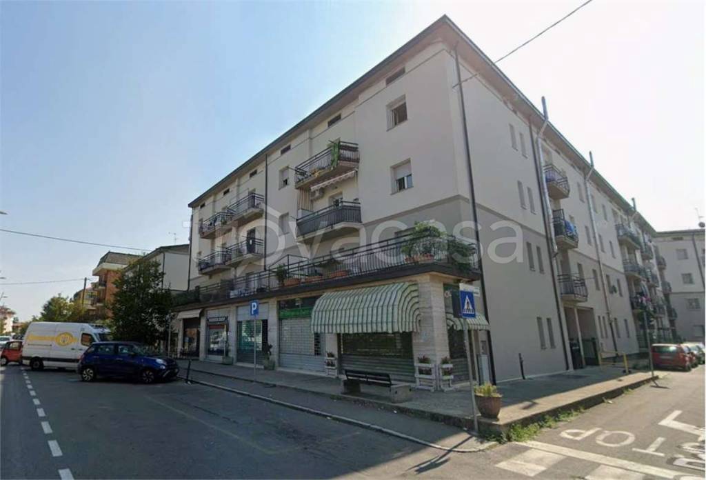 negozio in vendita a Romano di Lombardia