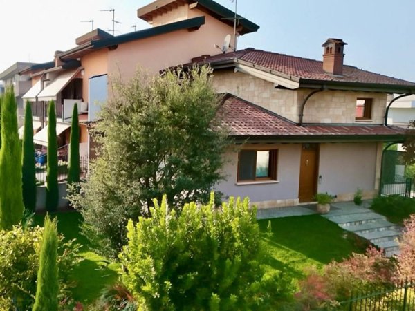 casa indipendente in vendita a Romano di Lombardia