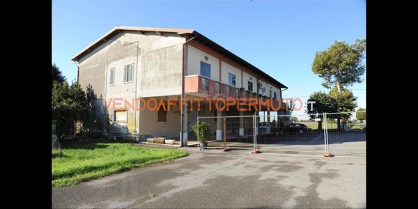 locale commerciale in vendita a Romano di Lombardia