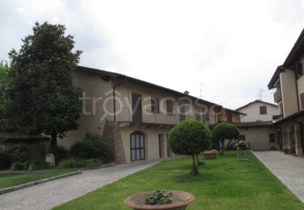 locale commerciale in vendita a Romano di Lombardia