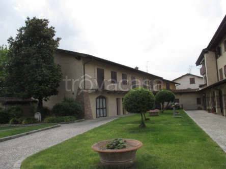 casale in vendita a Romano di Lombardia in zona Pascolo