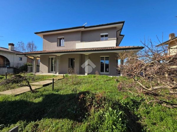 casa indipendente in vendita a Romano di Lombardia in zona Bradalesco