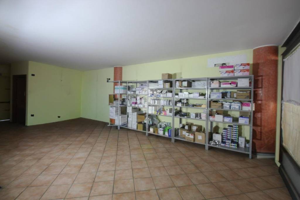 negozio in vendita a Romano di Lombardia