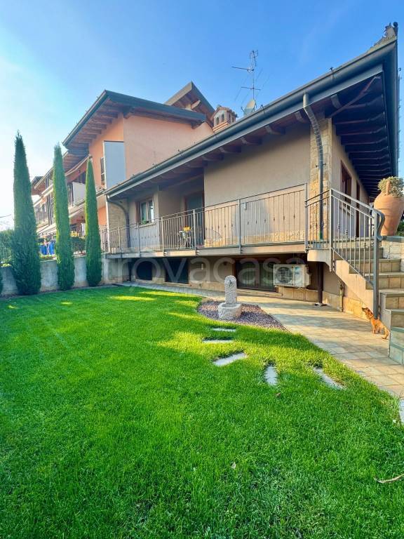 casa indipendente in vendita a Romano di Lombardia
