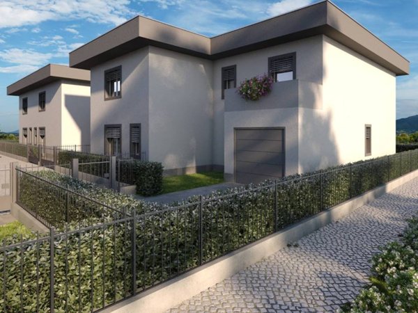 casa indipendente in vendita a Romano di Lombardia