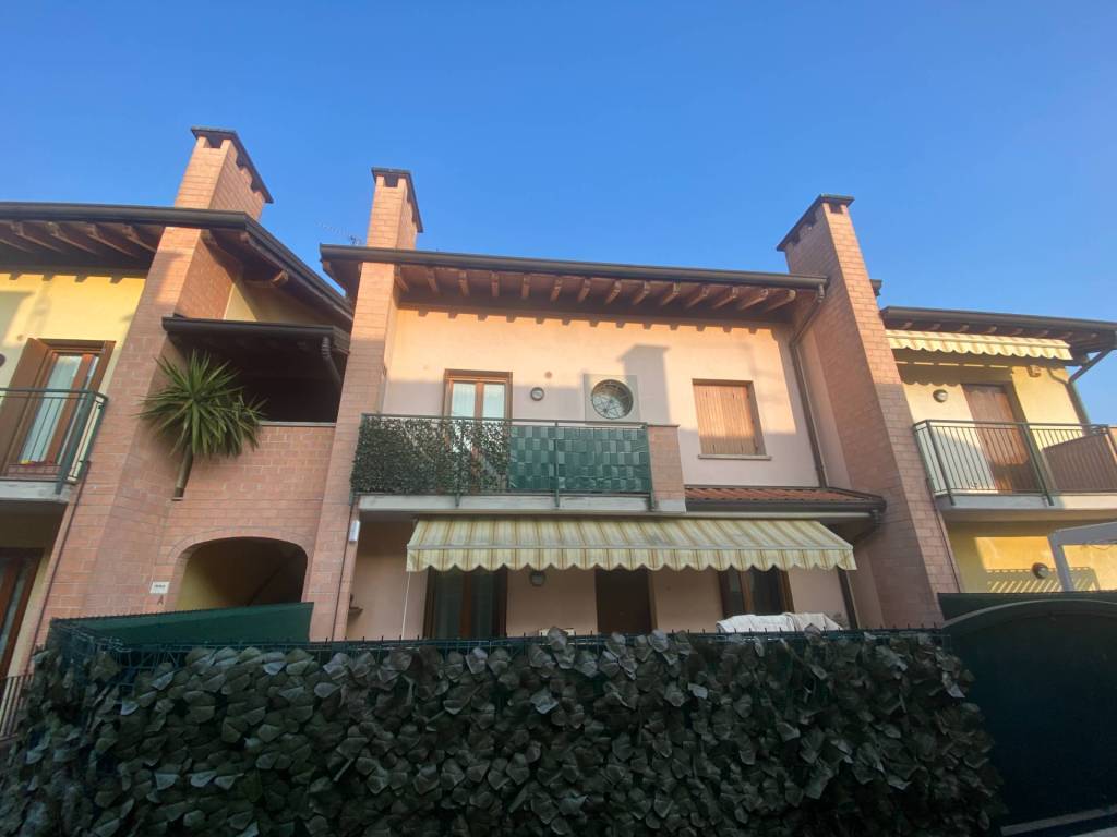 appartamento in vendita a Romano di Lombardia in zona Piscine