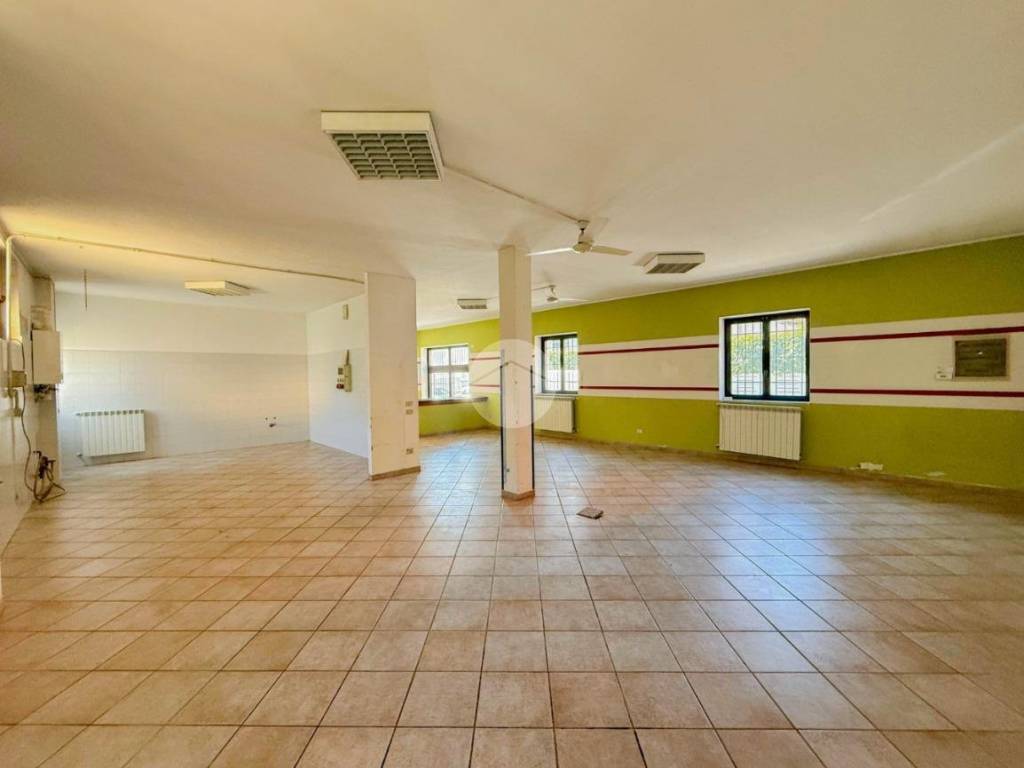 negozio in vendita a Romano di Lombardia