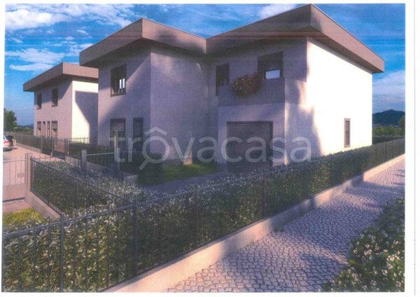 casa indipendente in vendita a Romano di Lombardia