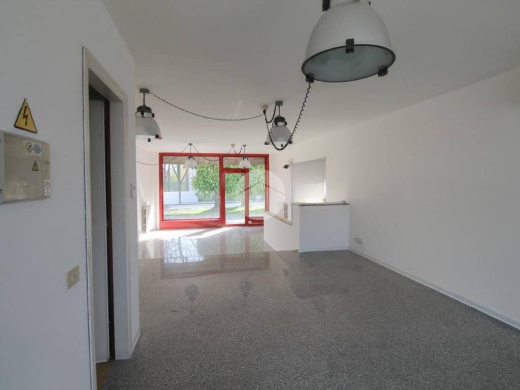 negozio in vendita a Romano di Lombardia