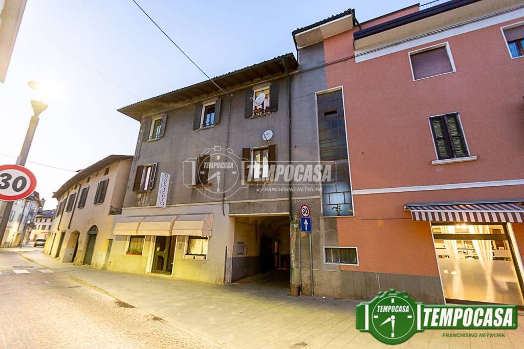 appartamento in vendita a Romano di Lombardia in zona Piscine