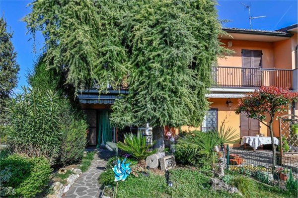 casa indipendente in vendita a Romano di Lombardia
