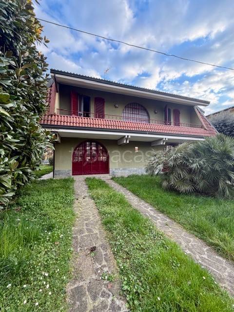 casa indipendente in vendita a Romano di Lombardia
