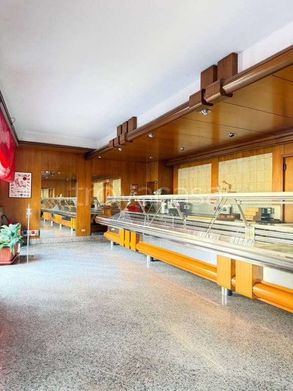 negozio in vendita a Romano di Lombardia