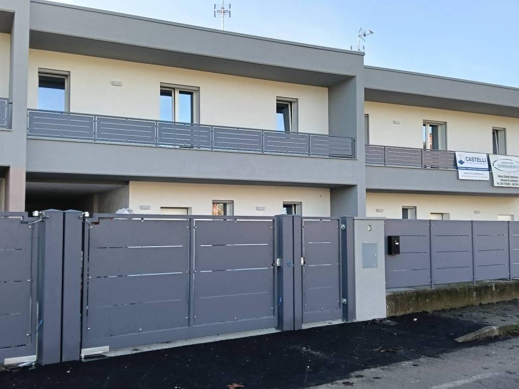 casa indipendente in vendita a Romano di Lombardia