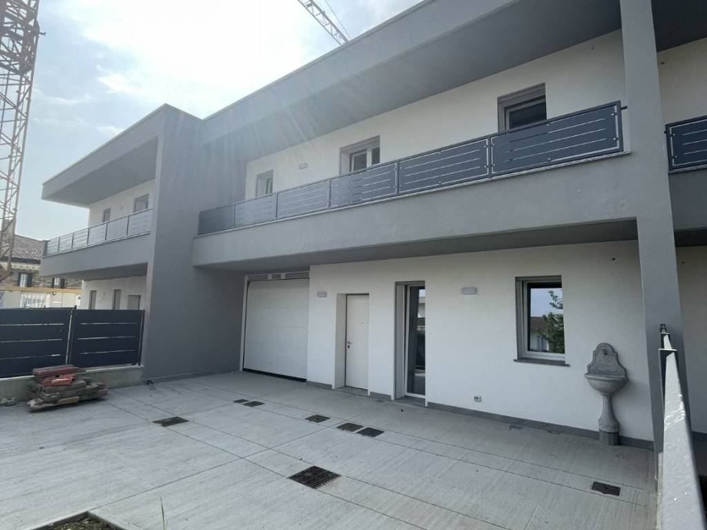 casa indipendente in vendita a Romano di Lombardia