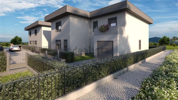 casa indipendente in vendita a Romano di Lombardia