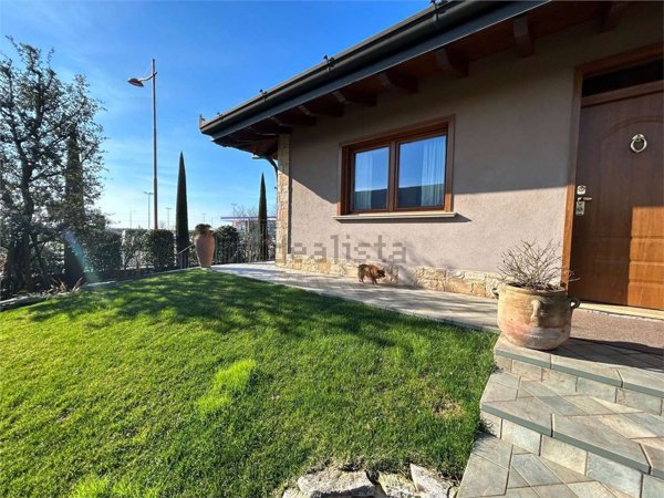 casa indipendente in vendita a Romano di Lombardia