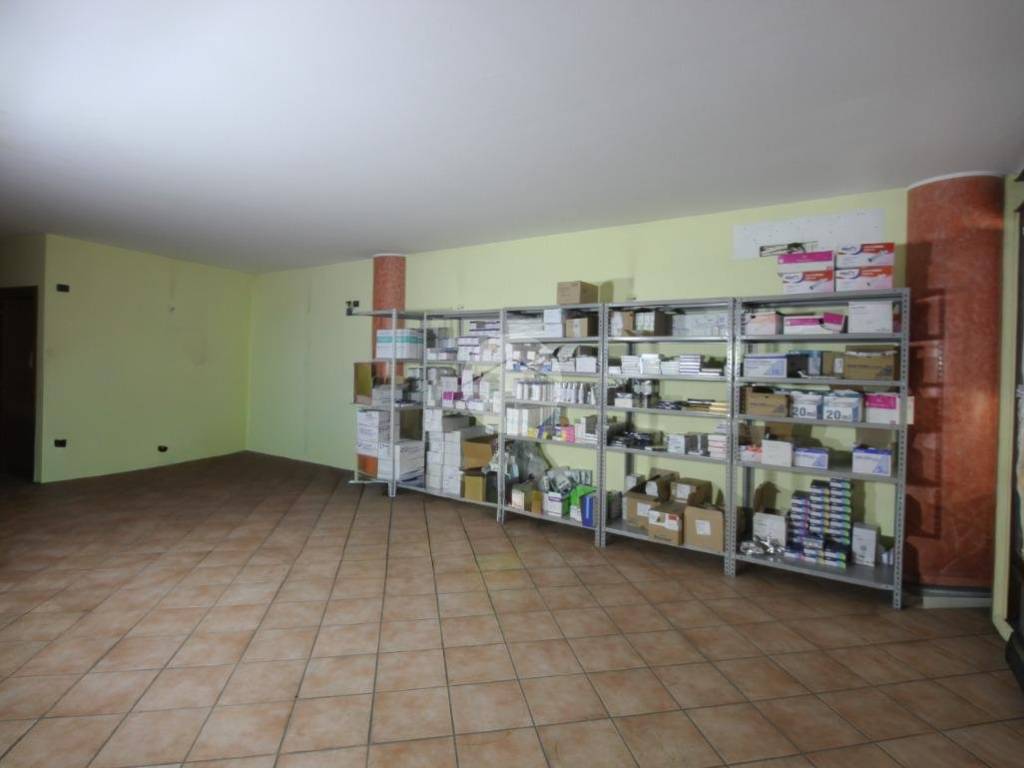 negozio in vendita a Romano di Lombardia