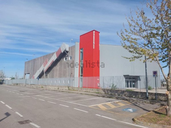 capannone in vendita a Romano di Lombardia