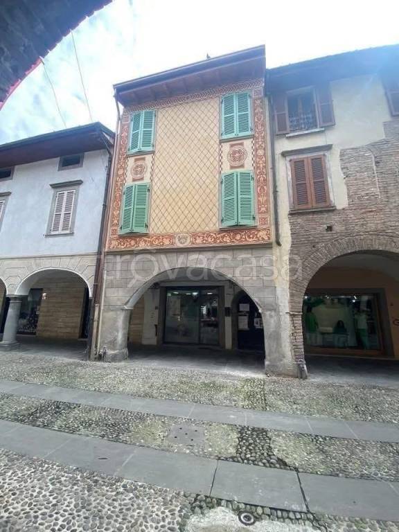 appartamento in vendita a Romano di Lombardia in zona Piscine