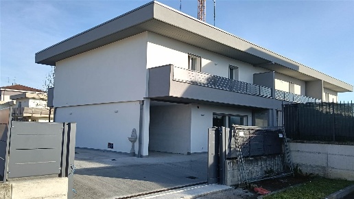 casa indipendente in vendita a Romano di Lombardia