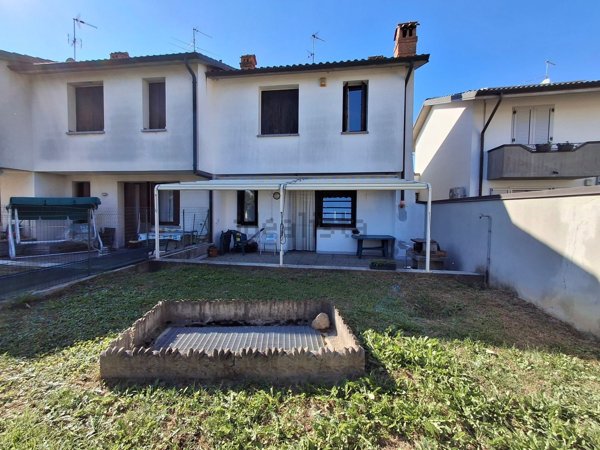 casa indipendente in vendita a Romano di Lombardia