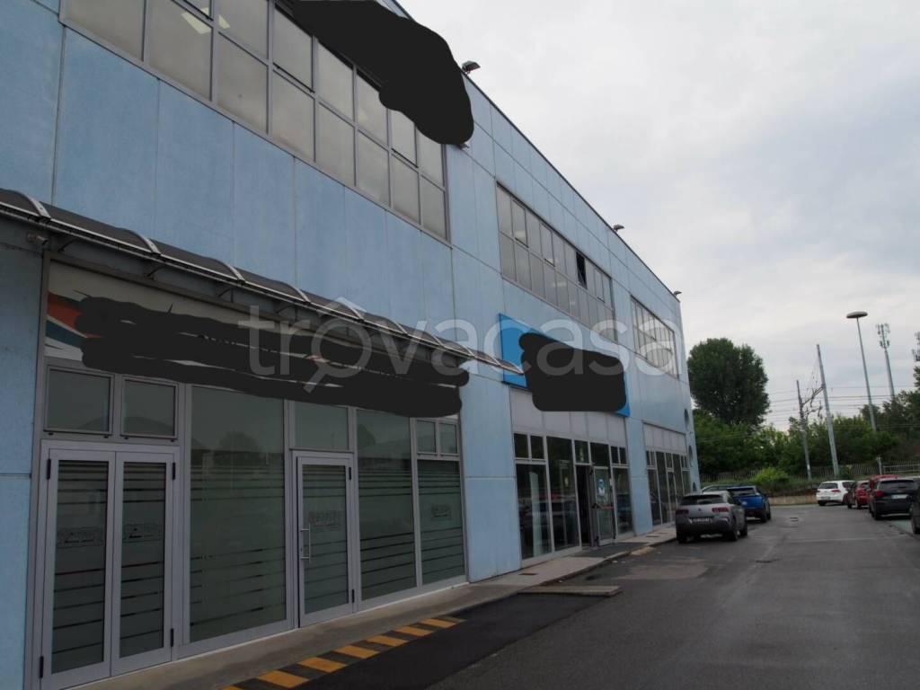locale commerciale in vendita a Romano di Lombardia