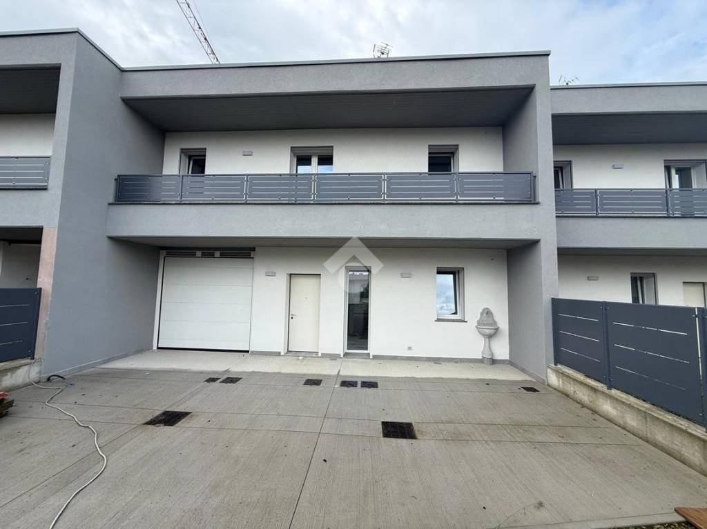 casa indipendente in vendita a Romano di Lombardia