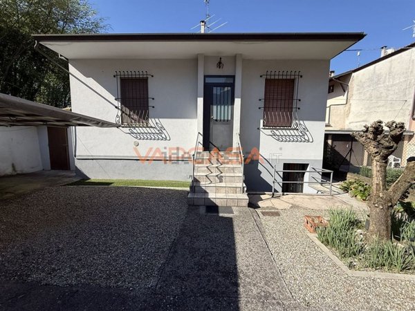 casa indipendente in vendita a Romano di Lombardia