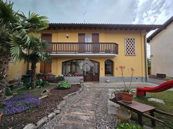 casa indipendente in vendita a Romano di Lombardia