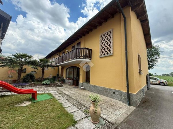casa indipendente in vendita a Romano di Lombardia in zona Piscine