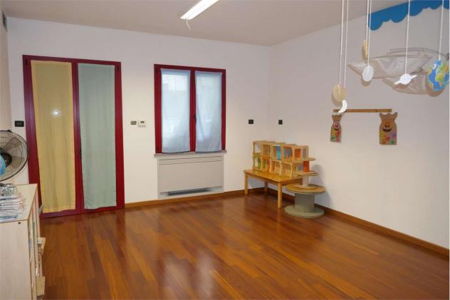 locale commerciale in vendita a Romano di Lombardia