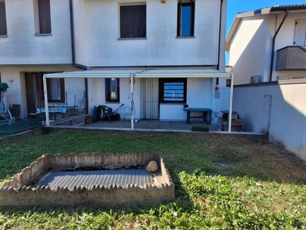 casa indipendente in vendita a Romano di Lombardia