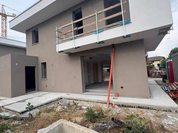 casa indipendente in vendita a Romano di Lombardia
