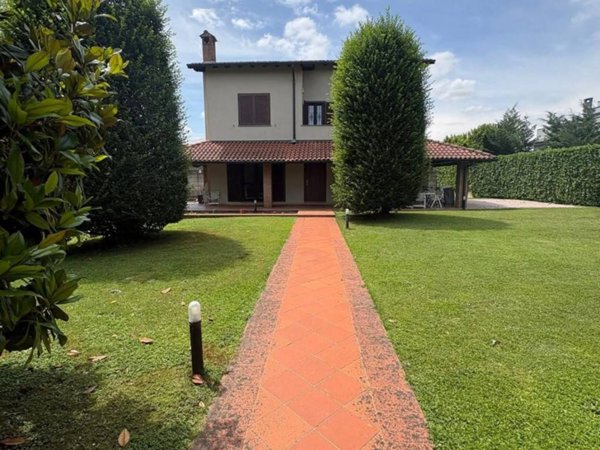 casa indipendente in vendita a Romano di Lombardia