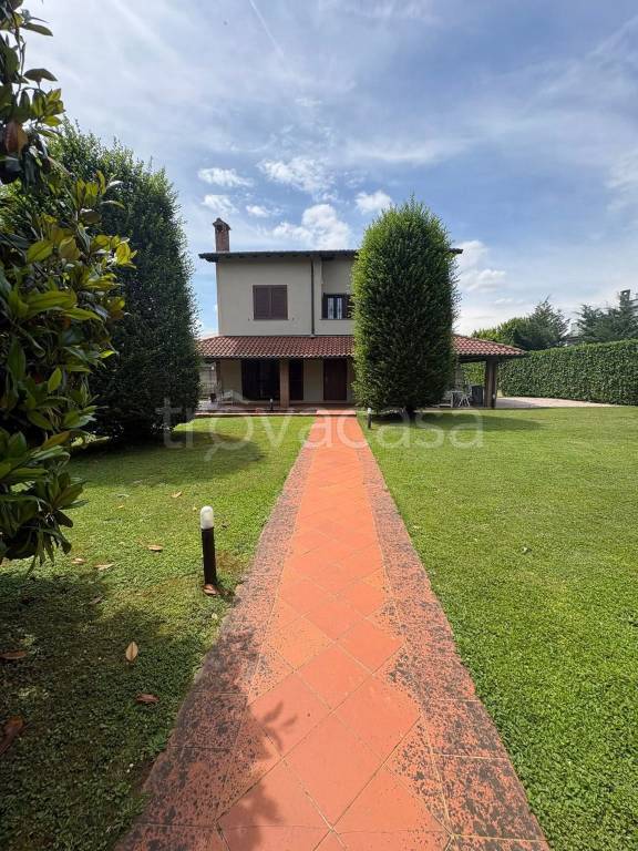 casa indipendente in vendita a Romano di Lombardia in zona Cappuccini