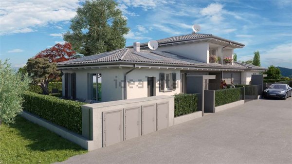 casa indipendente in vendita a Romano di Lombardia in zona Piscine