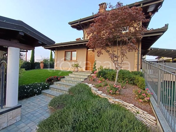casa indipendente in vendita a Romano di Lombardia
