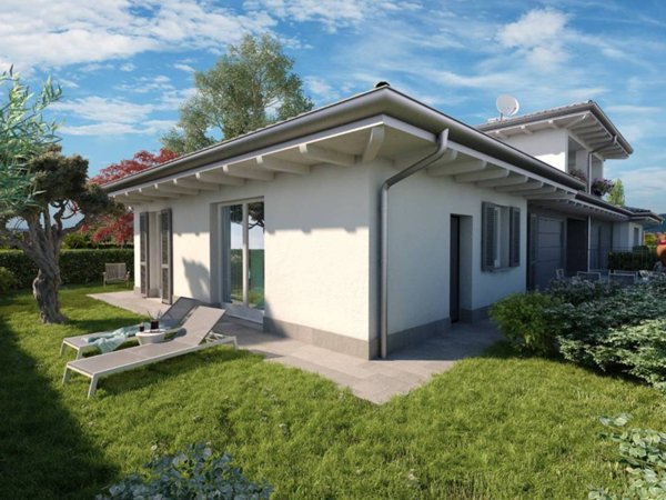 casa indipendente in vendita a Romano di Lombardia in zona Piscine
