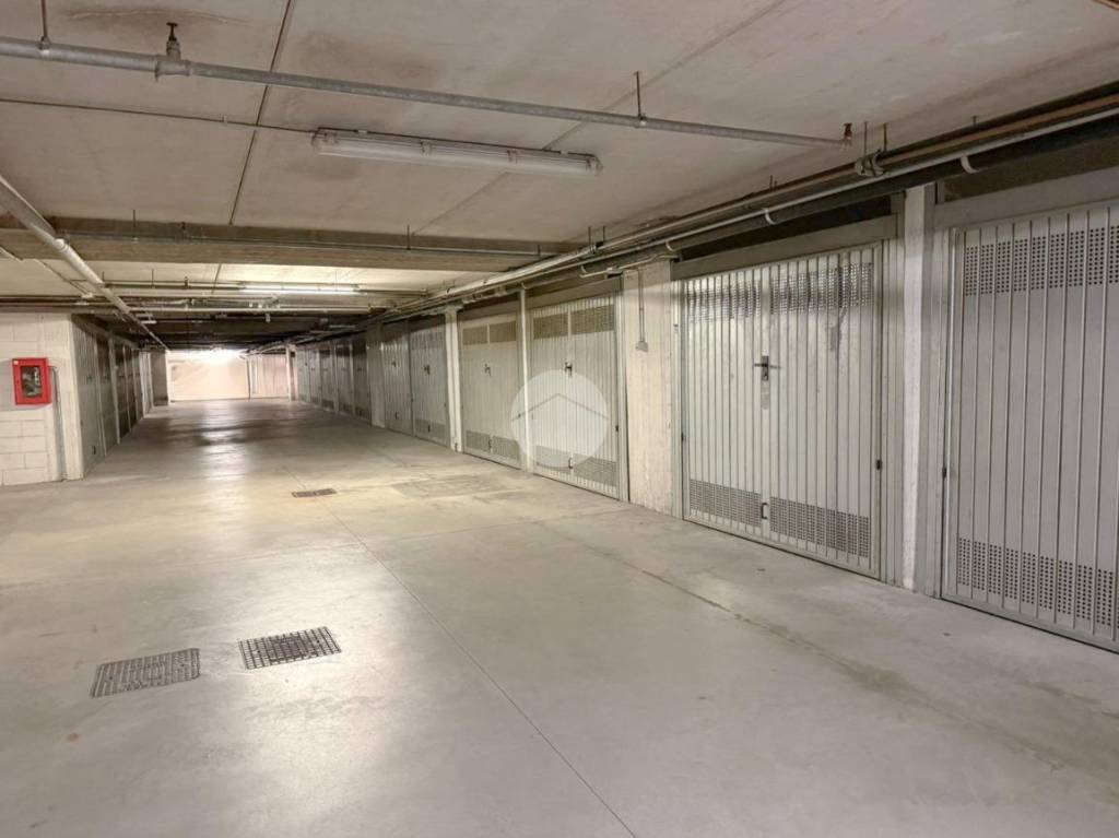 locale di sgombero in vendita a Romano di Lombardia in zona Piscine