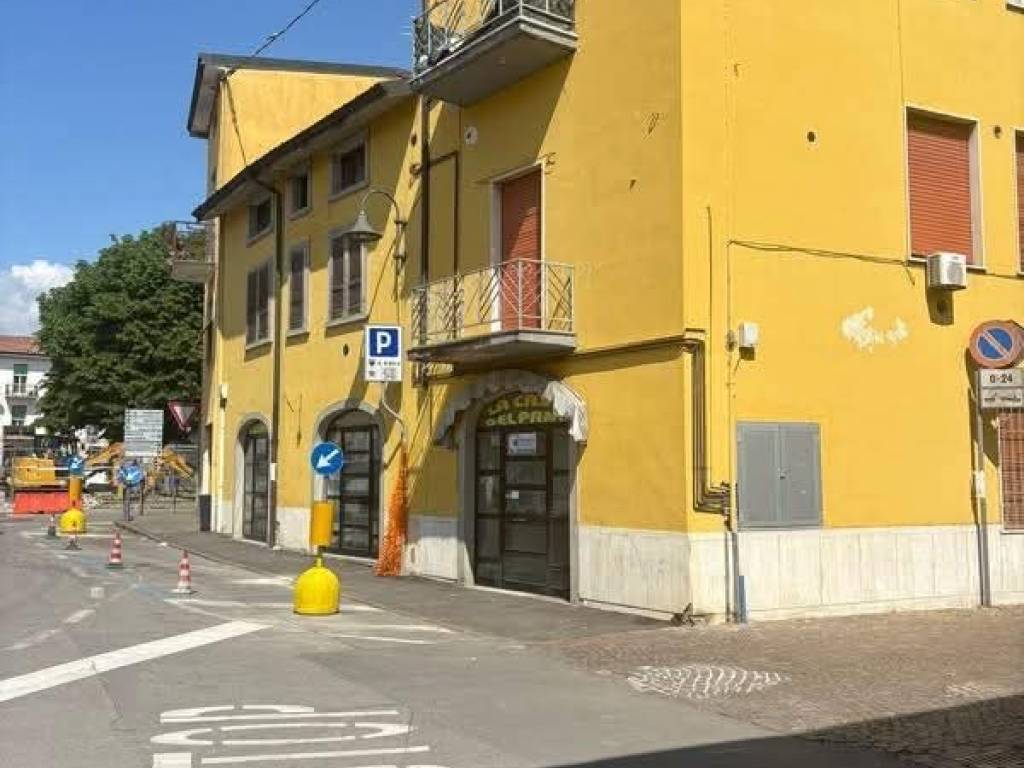 intera palazzina in vendita a Romano di Lombardia in zona Piscine