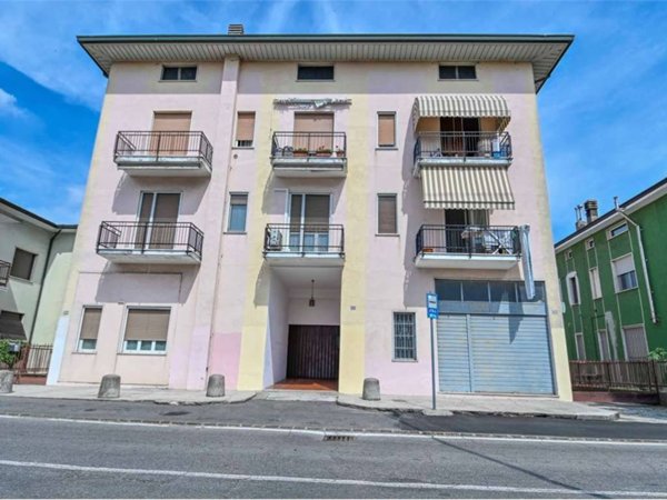 appartamento in vendita a Romano di Lombardia in zona Piscine